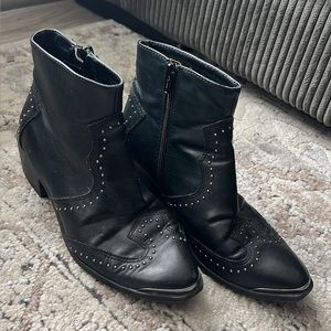 Black cowboy booties/womens 7/faux leather